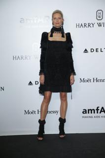 Karolina Kurkova feet photo thumbnail