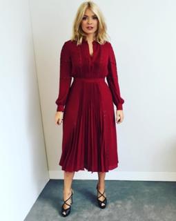 Holly Willoughby feet photo thumbnail