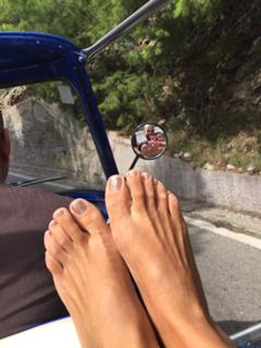 Veronica Maya feet photo thumbnail