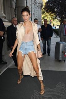 Sara Sampaio feet photo thumbnail