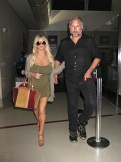 Jessica Simpson feet photo thumbnail