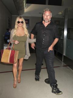 Jessica Simpson feet photo thumbnail