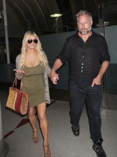 Jessica Simpson feet photo thumbnail