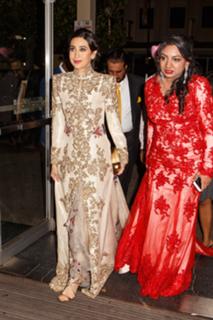 Karisma Kapoor feet photo thumbnail