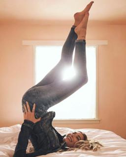 Hailey Bieber feet photo thumbnail