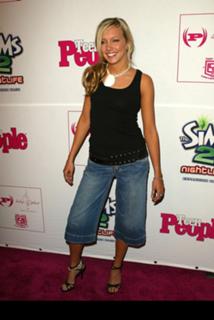 Katie Cassidy feet photo thumbnail