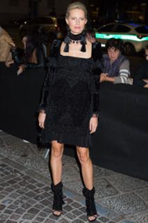 Karolina Kurkova feet photo thumbnail