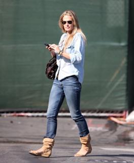 Molly Sims feet photo thumbnail
