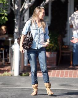 Molly Sims feet photo thumbnail