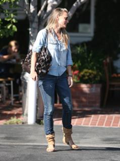 Molly Sims feet photo thumbnail