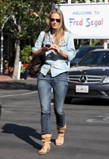 Molly Sims feet photo thumbnail
