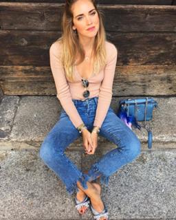 Chiara Ferragni feet photo thumbnail