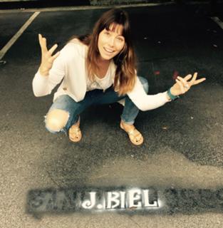 Jessica Biel feet photo thumbnail