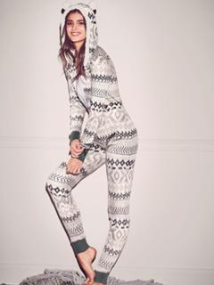 Taylor Hill feet photo thumbnail