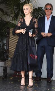 Julianne Hough feet photo thumbnail