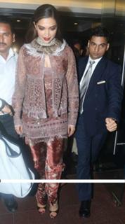 Deepika Padukone feet photo thumbnail