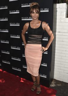 Halle Berry feet photo thumbnail