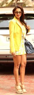 Malaika Arora feet photo thumbnail