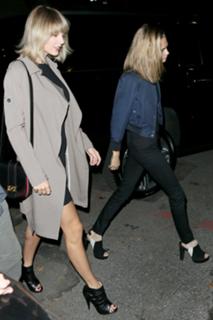 Cara Delevingne feet photo thumbnail