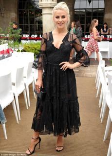 Julianne Hough feet photo thumbnail