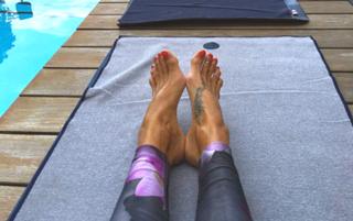 Brooke Burke feet photo thumbnail