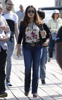 Salma Hayek feet photo thumbnail