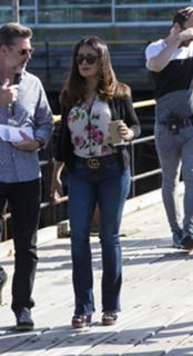 Salma Hayek feet photo thumbnail
