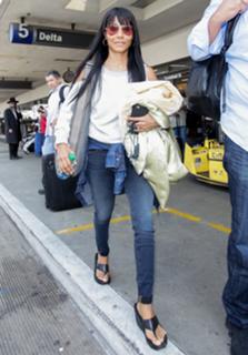 Jada Pinkett Smith feet photo thumbnail