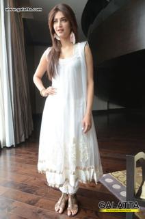 Shruti Haasan feet photo thumbnail