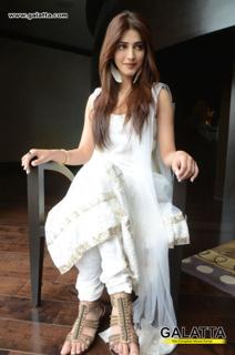 Shruti Haasan feet photo thumbnail