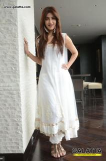 Shruti Haasan feet photo thumbnail