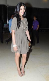 Shruti Haasan feet photo thumbnail