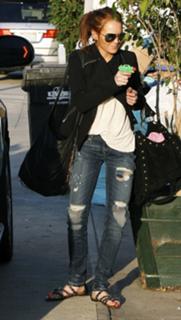 Lindsay Lohan feet photo thumbnail
