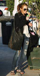 Lindsay Lohan feet photo thumbnail