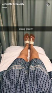 Jennette McCurdy feet photo thumbnail
