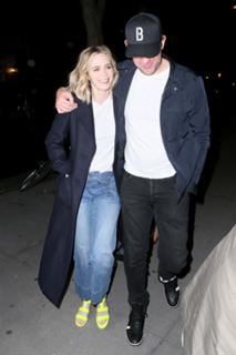 Emily Blunt feet photo thumbnail