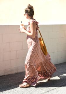 Vanessa Hudgens feet photo thumbnail