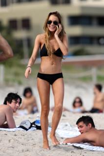 Lindsay Lohan feet photo thumbnail