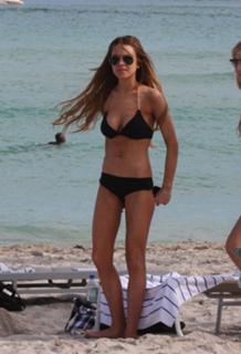 Lindsay Lohan feet photo thumbnail