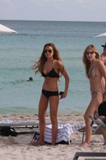 Lindsay Lohan feet photo thumbnail