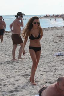 Lindsay Lohan feet photo thumbnail