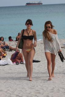 Lindsay Lohan feet photo thumbnail