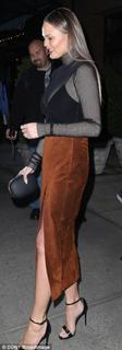 Chrissy Teigen feet photo thumbnail