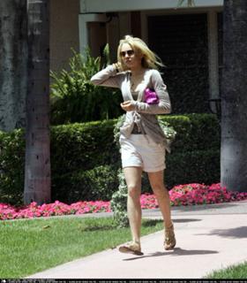 Lindsay Lohan feet photo thumbnail
