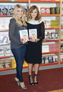 Fearne Cotton feet photo thumbnail