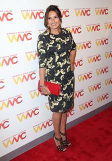 Mariska Hargitay feet photo thumbnail