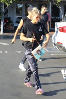 Sofia Richie feet photo thumbnail