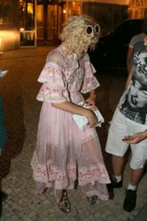 Pixie Lott feet photo thumbnail