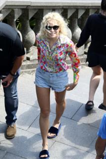 Pixie Lott feet photo thumbnail