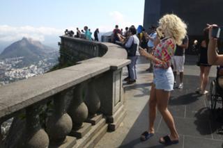 Pixie Lott feet photo thumbnail